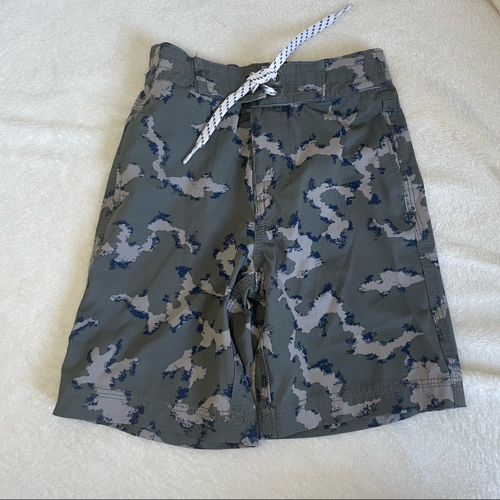Hanna Andersson camo print hybrid shorts 90 3T